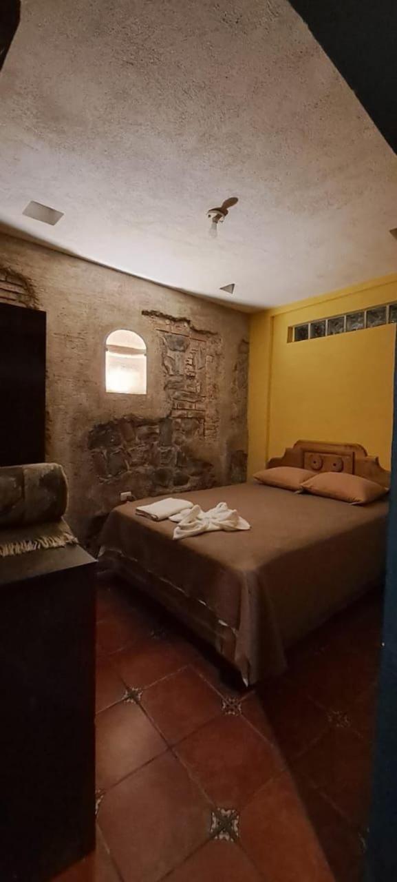 Hotel Posada Gutierrez Antigua Екстериор снимка