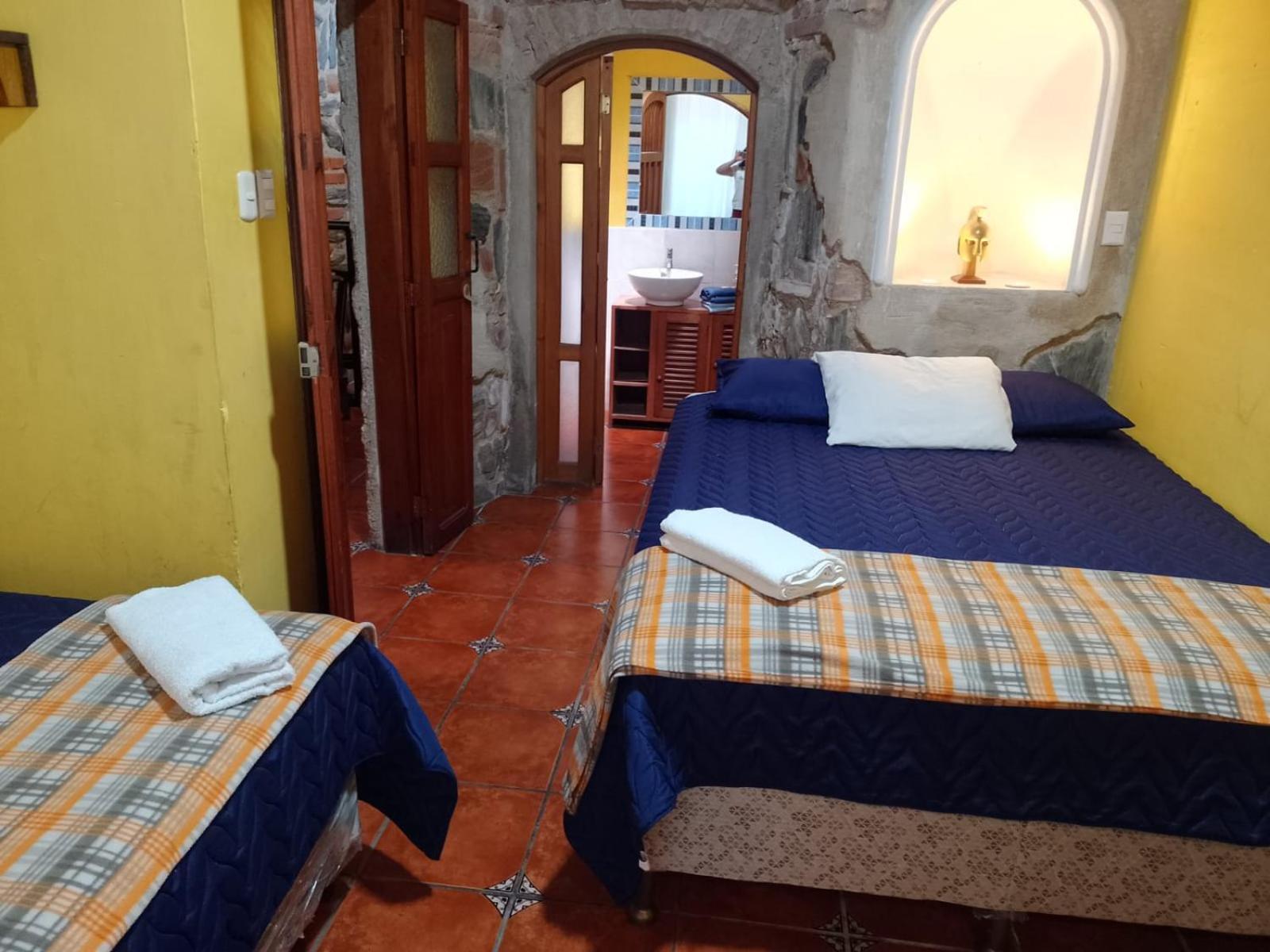 Hotel Posada Gutierrez Antigua Екстериор снимка