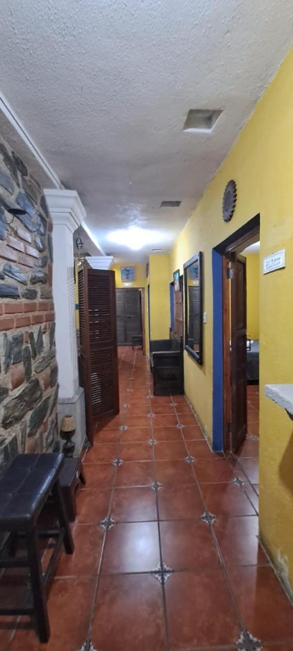 Hotel Posada Gutierrez Antigua Екстериор снимка