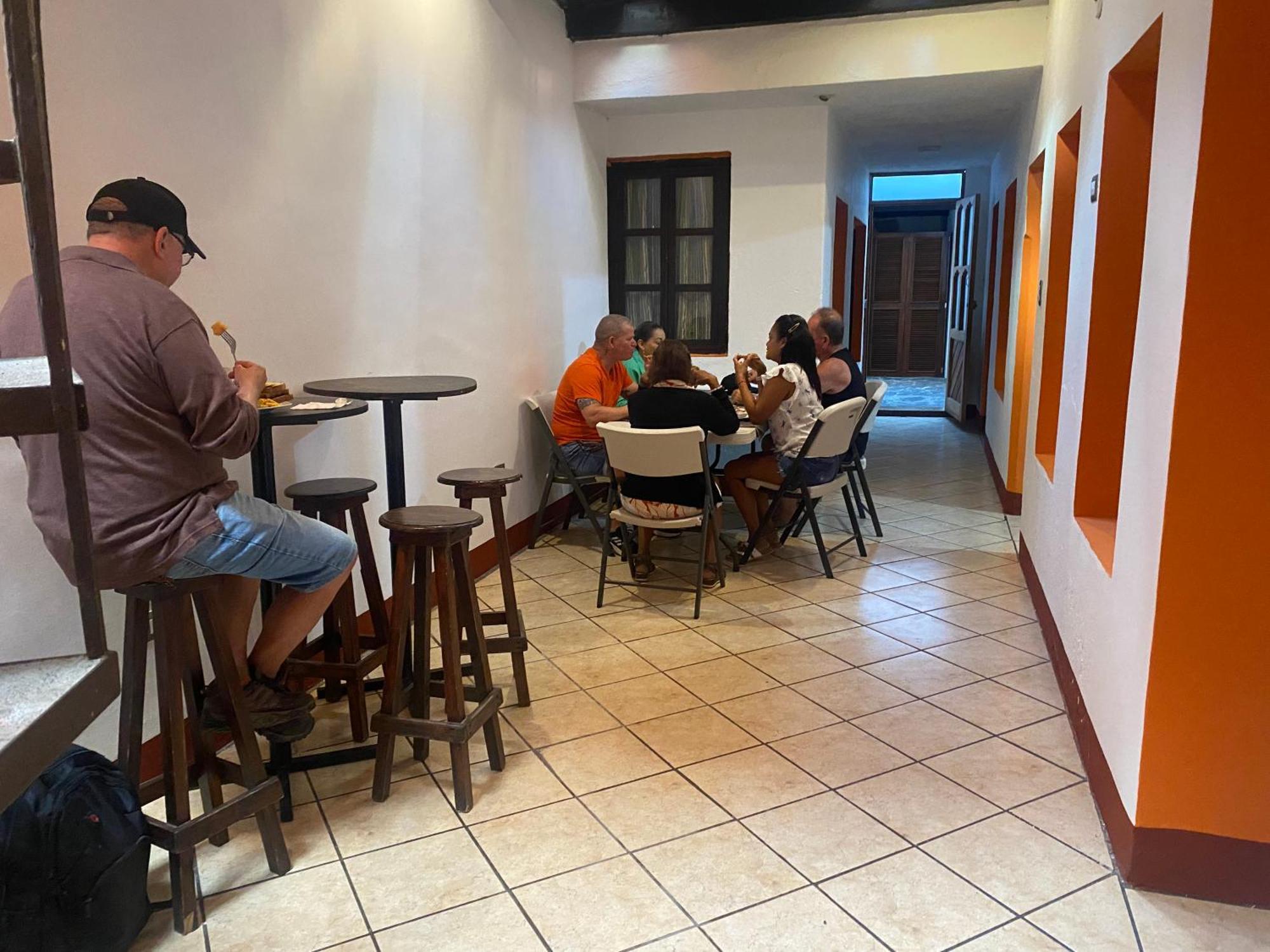 Hotel Posada Gutierrez Antigua Екстериор снимка